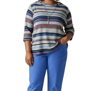 Alfred Dunner set Capri pants size 12 women/blouse with silver necklace light bl